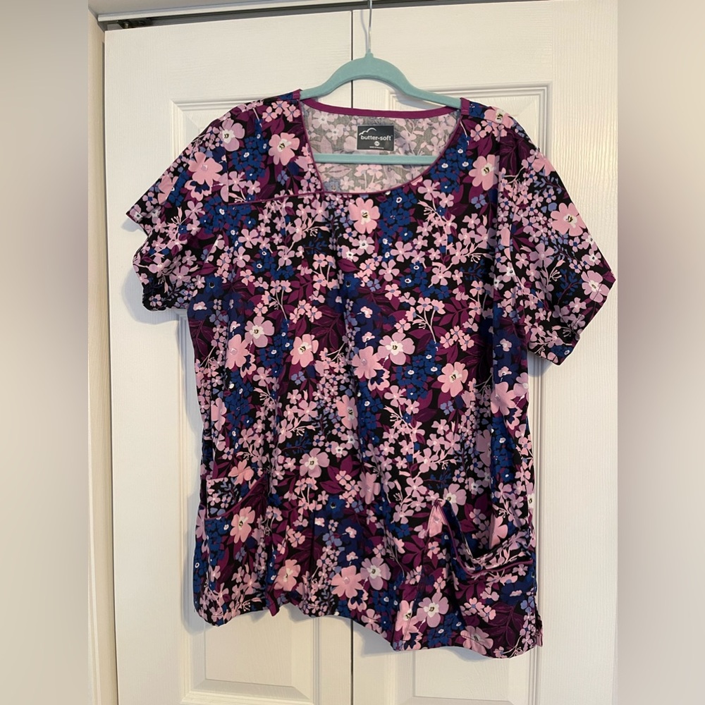 Women’s Scrub Top